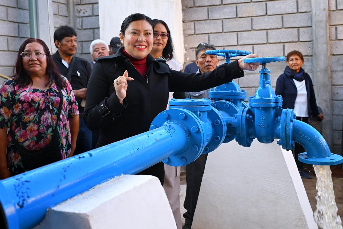 Boletín 107.- Abigail Sánchez entrega equipamiento de pozo en Huexoculco