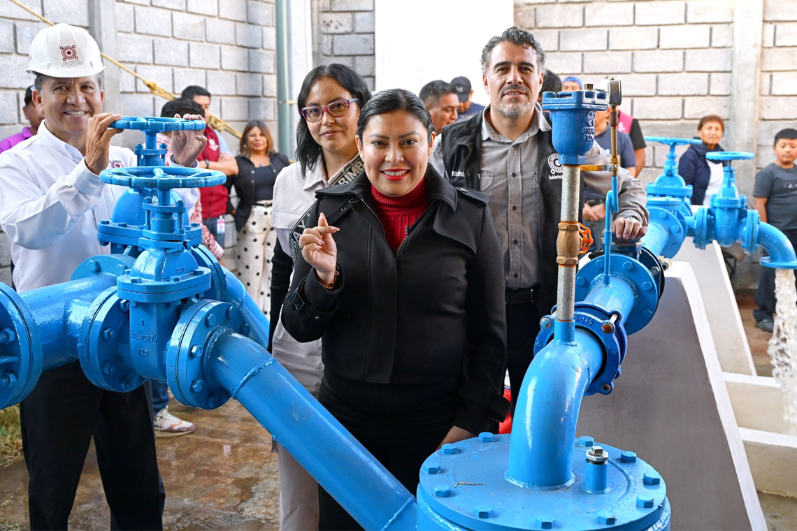 Boletín 107.- Abigail Sánchez entrega equipamiento de pozo en Huexoculco