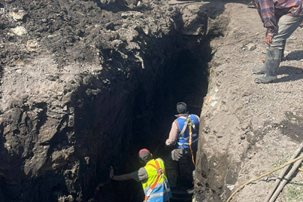 Supervisión de avances de construcción de drenaje sanitario de calle Caoba San Juan Tezompa